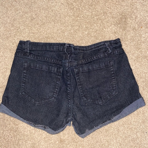 Junior Shorts - Picture 2 of 3